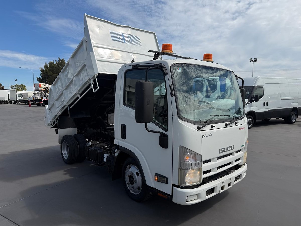 2015 Isuzu N Series NLR 200 image 9