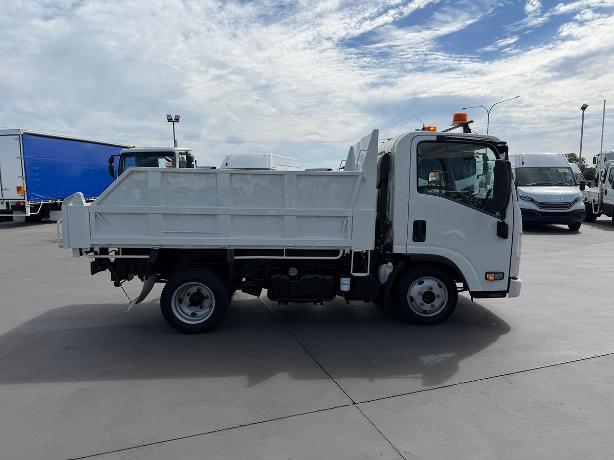 2015 Isuzu N Series NLR 200 image 7
