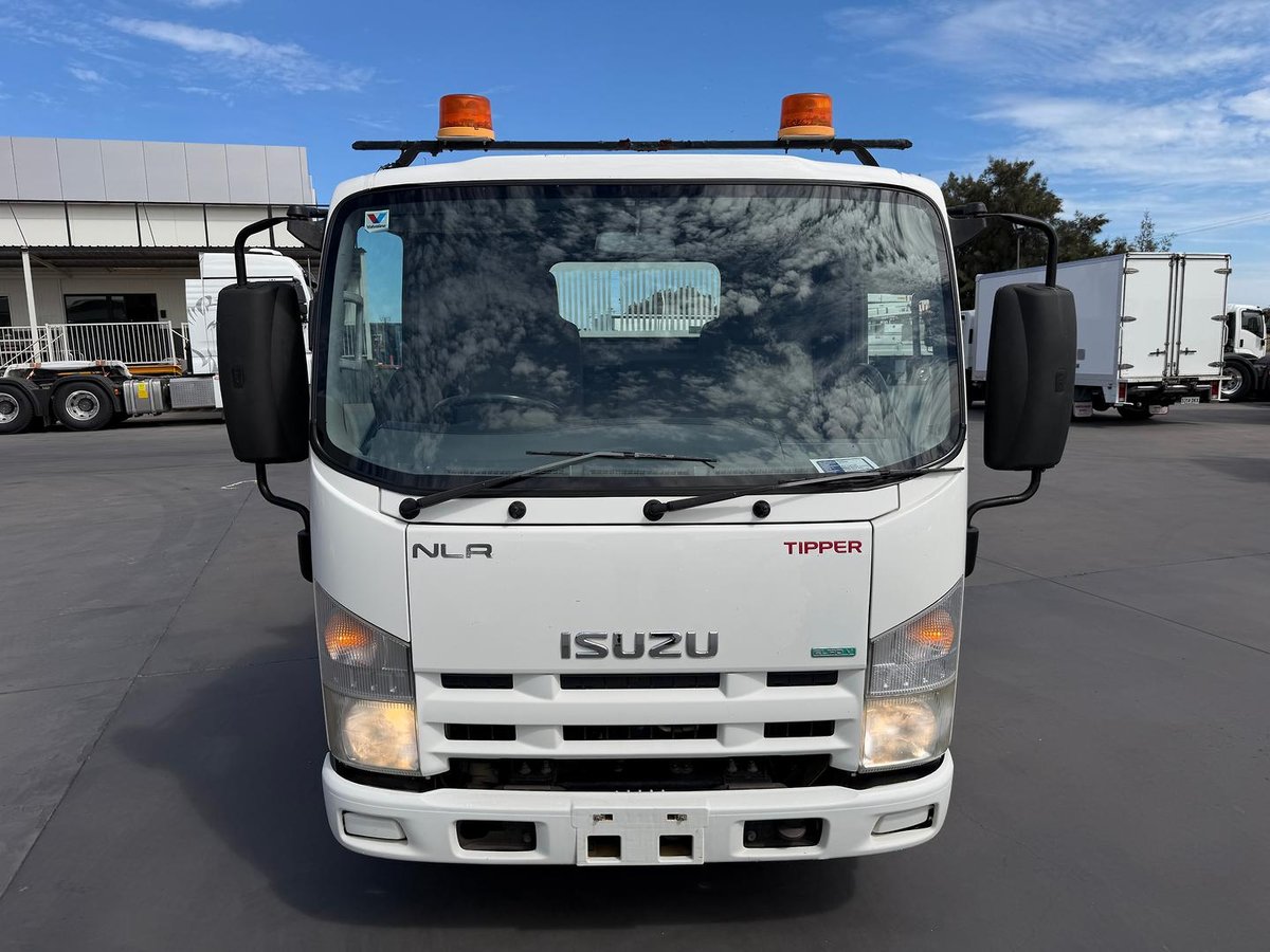 2015 Isuzu N Series NLR 200 image 2