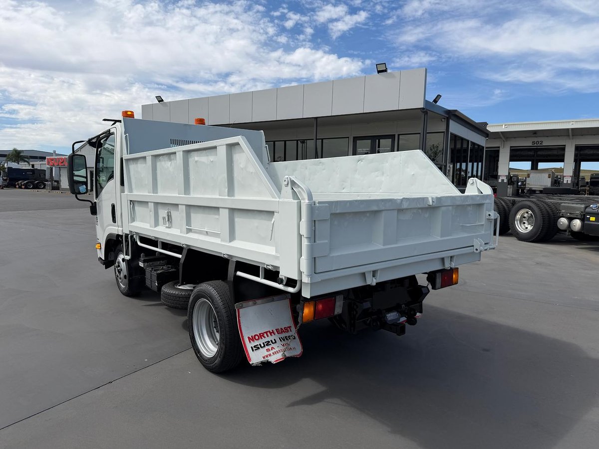 2015 Isuzu N Series NLR 200 image 4
