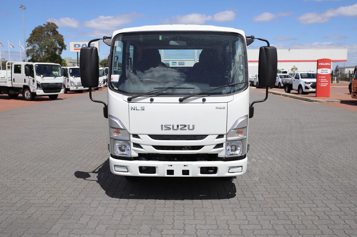 2025 Isuzu Nls 45-150 Awd Crew Cab image 6