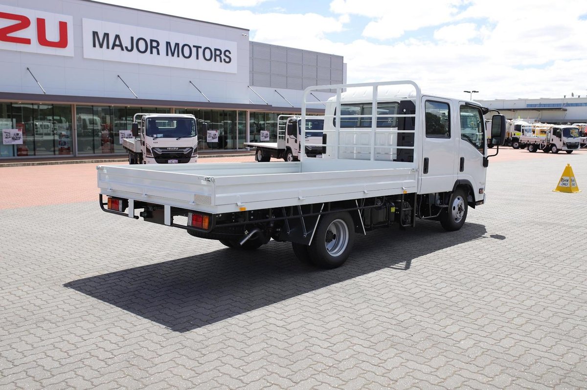 2025 Isuzu Nls 45-150 Awd Crew Cab image 8
