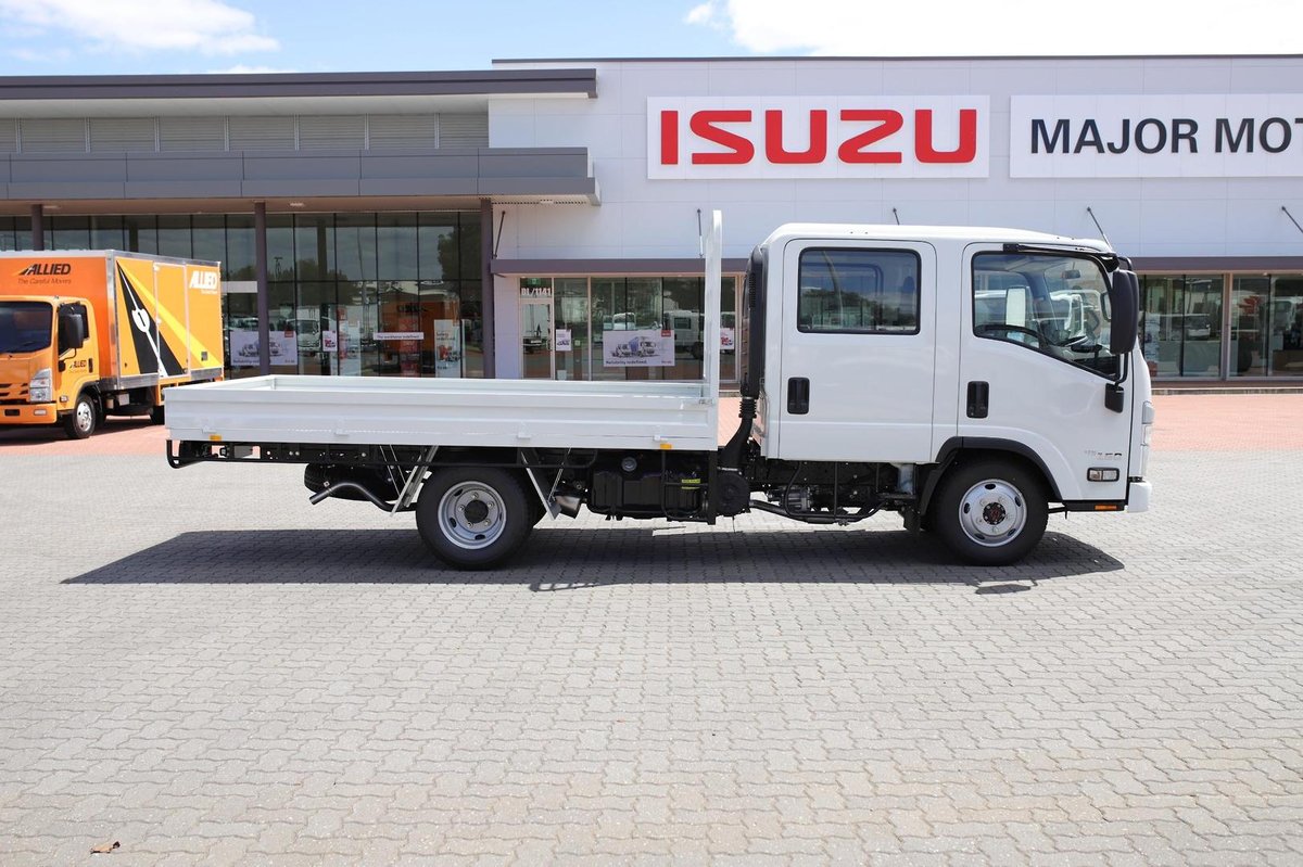 2025 Isuzu Nls 45-150 Awd Crew Cab image 7