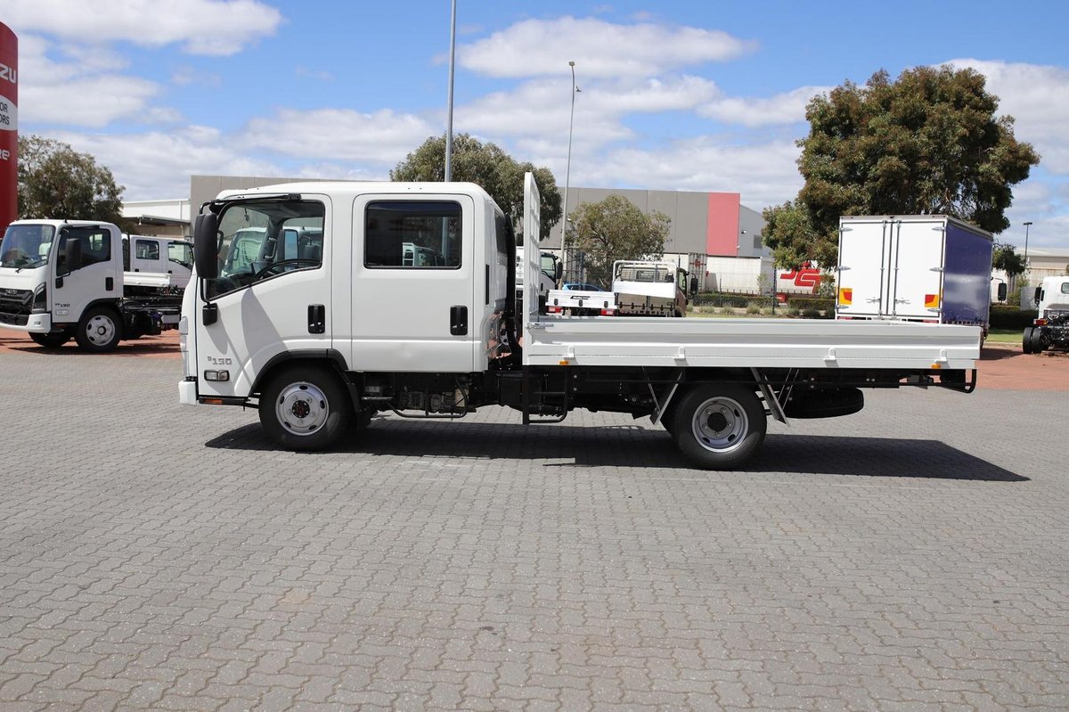 2025 Isuzu Nls 45-150 Awd Crew Cab image 2