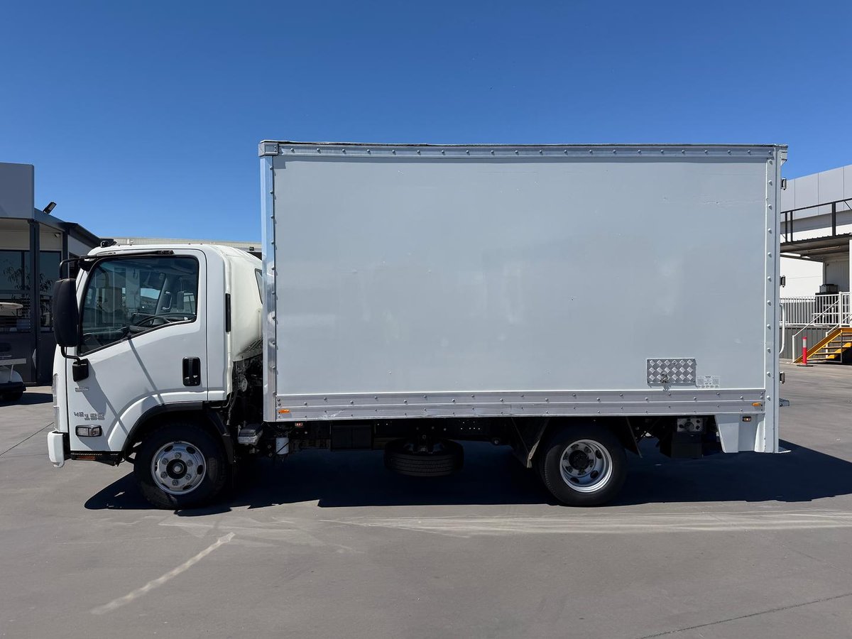 2019 Isuzu N Series NPR 45/55-155 image 3