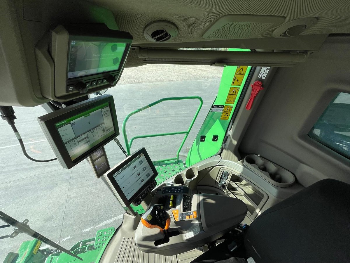 2022 John Deere X9 1000 image 13