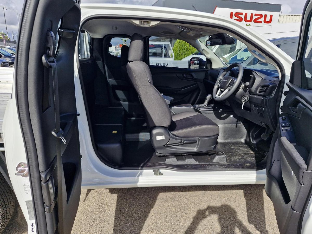 2025 Isuzu D-MAX SX MY25.5 4X4 Dual Range image 16