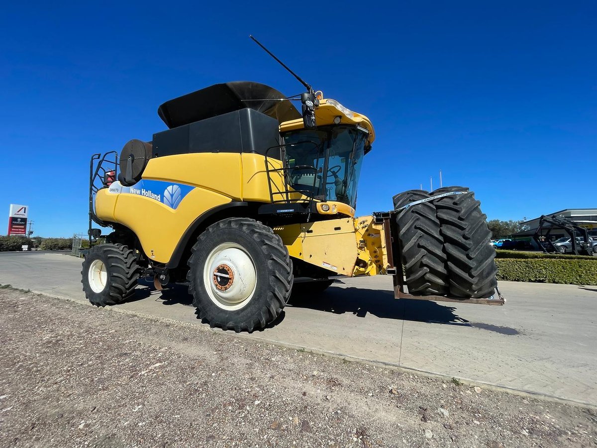 2009 New Holland Cr9070