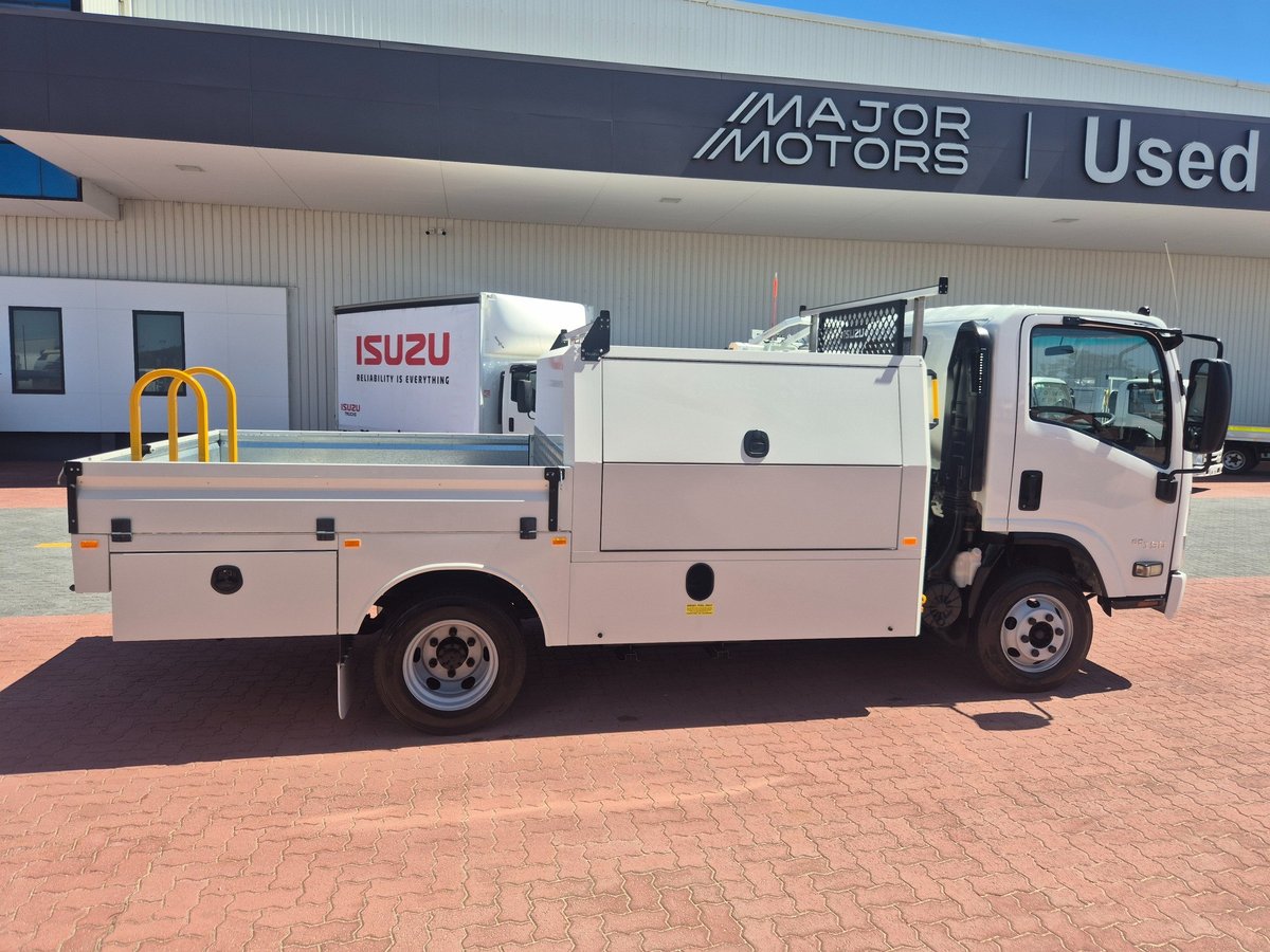 2014 Isuzu Trucks Npr 65/45-190 3 Ton Service Body image 10
