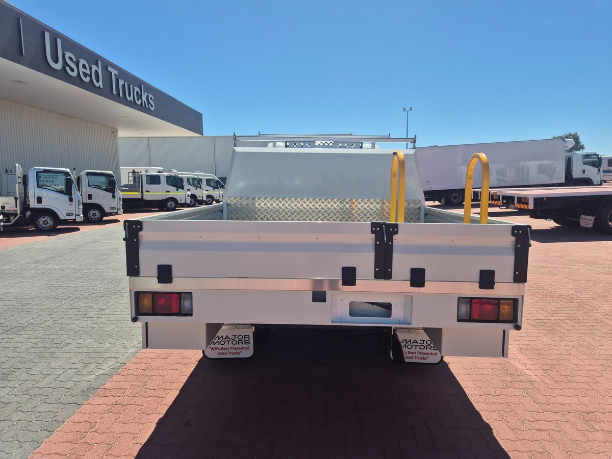 2014 Isuzu Trucks Npr 65/45-190 3 Ton Service Body image 23