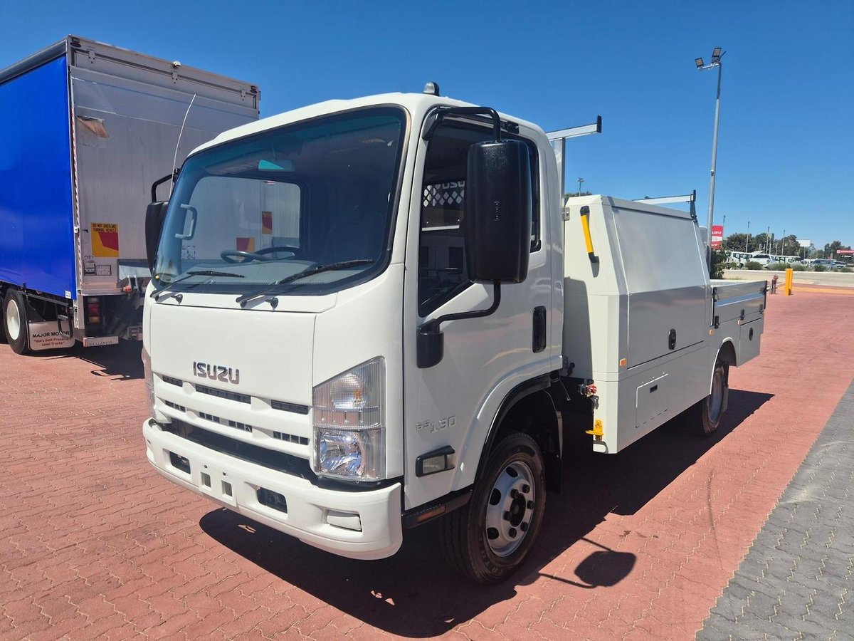 2014 Isuzu Npr 65/45-190 3 Ton Service Body image 29