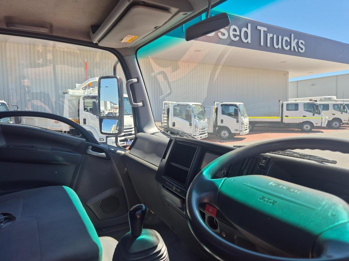 2014 Isuzu Npr 65/45-190 3 Ton Service Body image 6