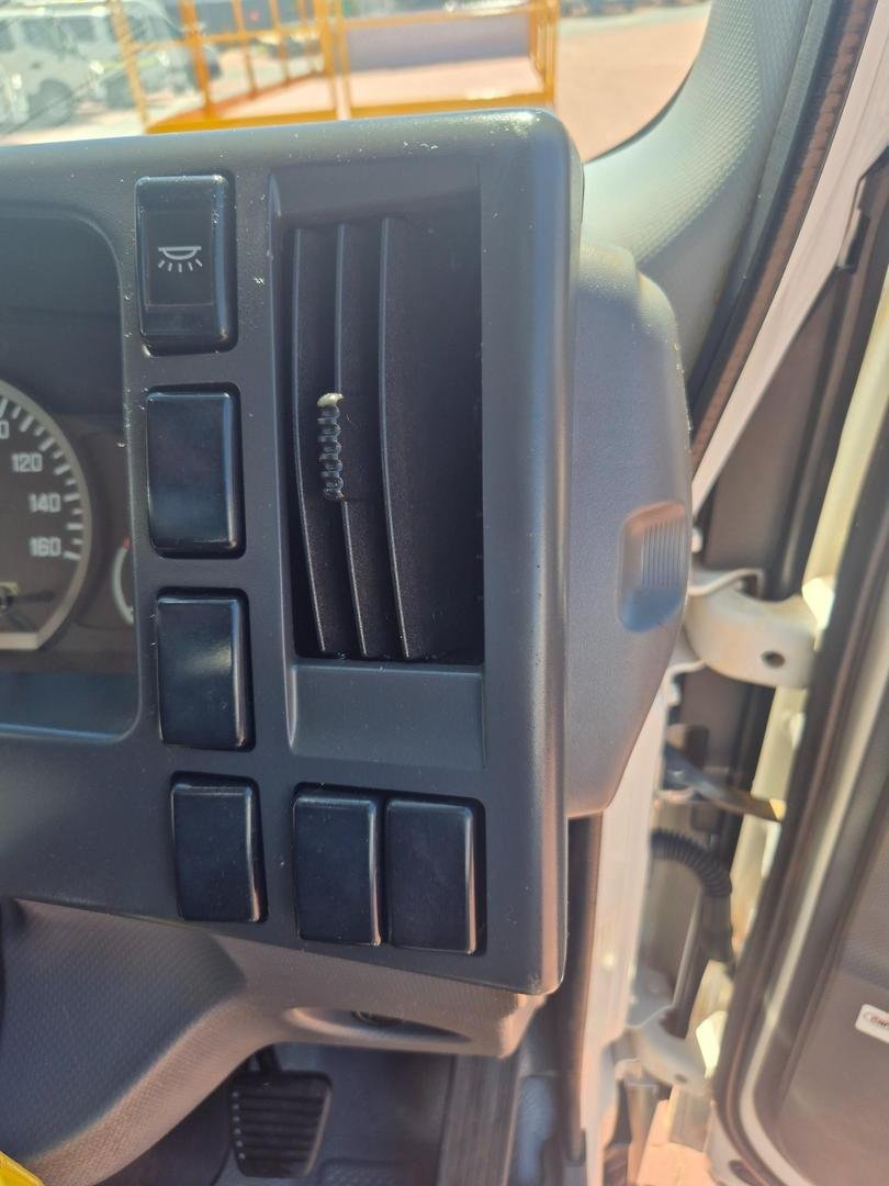2014 Isuzu Npr 65/45-190 3 Ton Service Body image 21