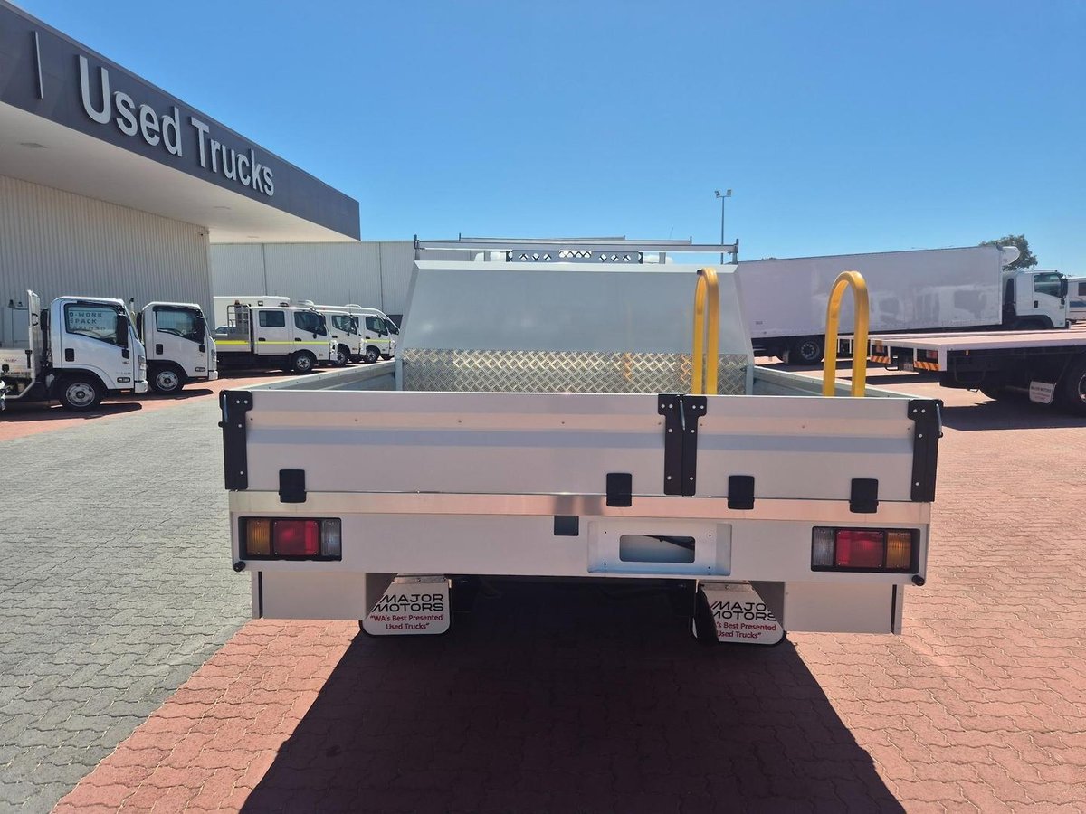 2014 Isuzu Npr 65/45-190 3 Ton Service Body image 23