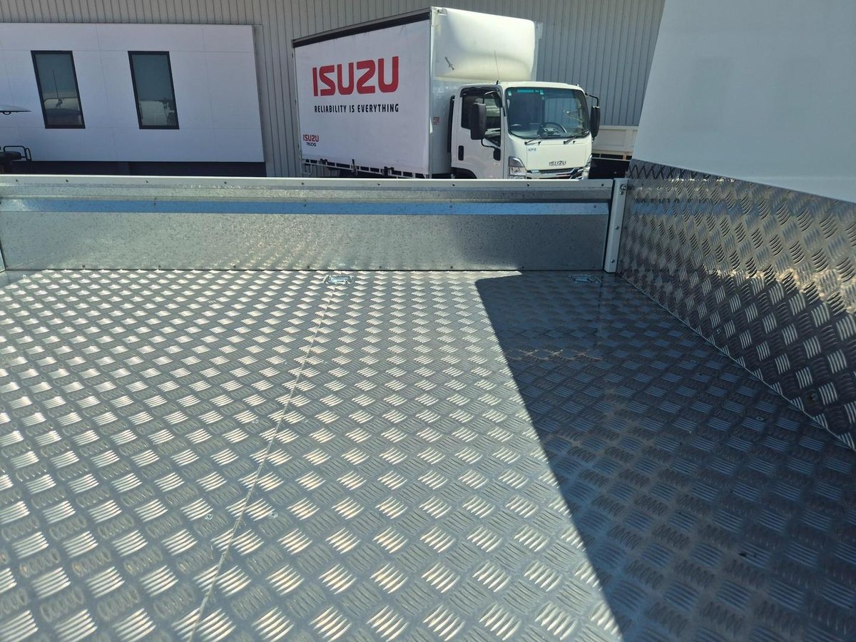 2014 Isuzu Npr 65/45-190 3 Ton Service Body image 14