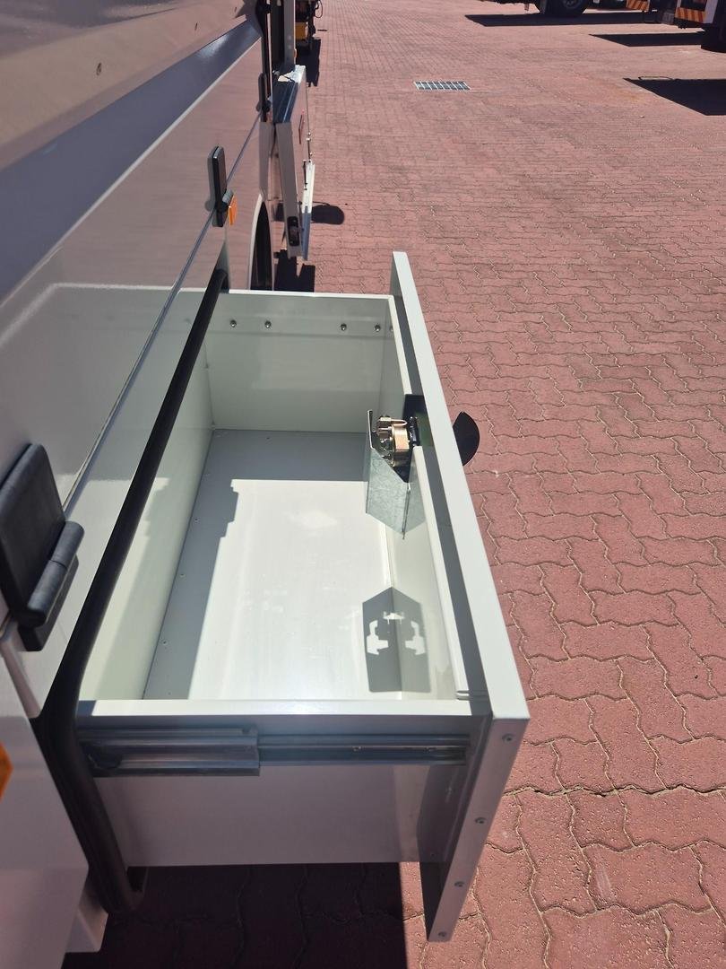 2014 Isuzu Npr 65/45-190 3 Ton Service Body image 8