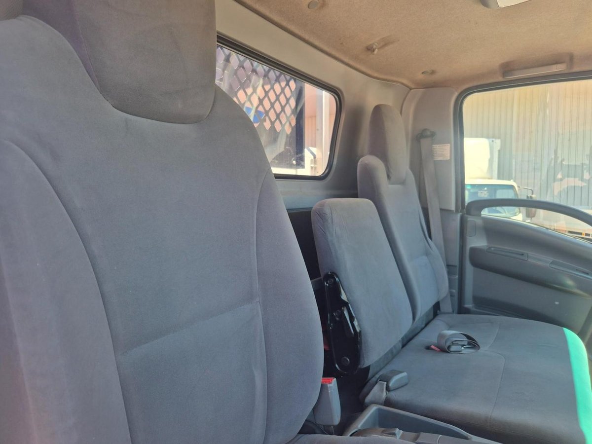 2014 Isuzu Npr 65/45-190 3 Ton Service Body image 5