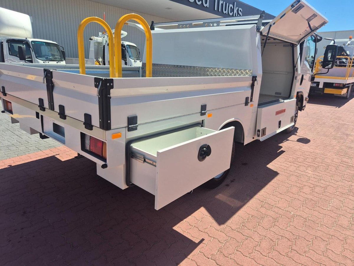 2014 Isuzu Npr 65/45-190 3 Ton Service Body image 13