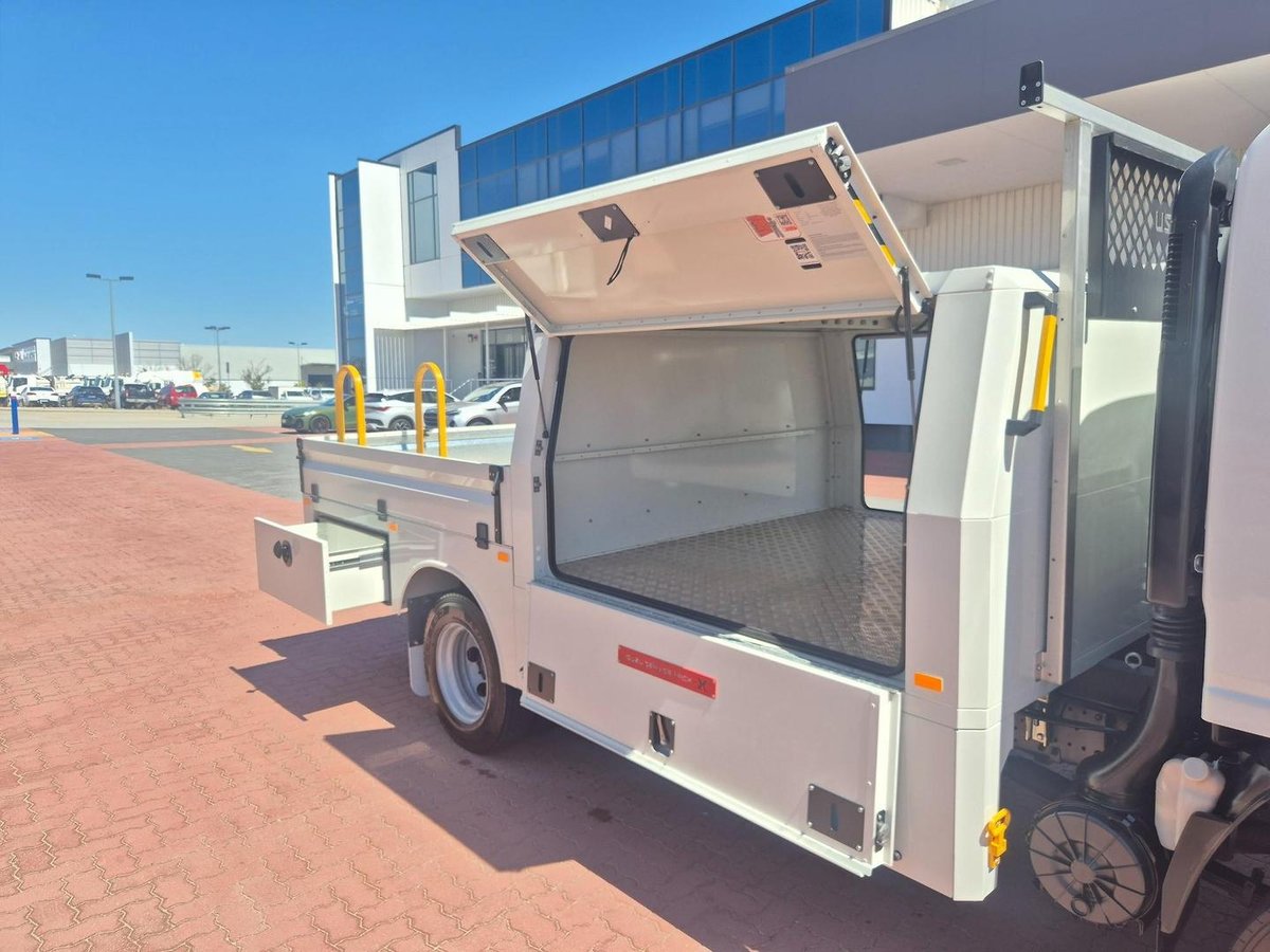 2014 Isuzu Npr 65/45-190 3 Ton Service Body image 7