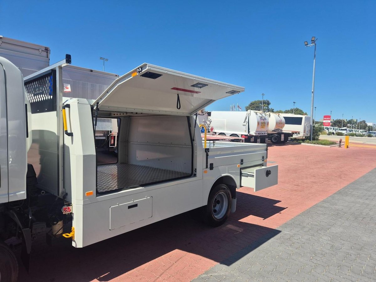 2014 Isuzu Npr 65/45-190 3 Ton Service Body image 27