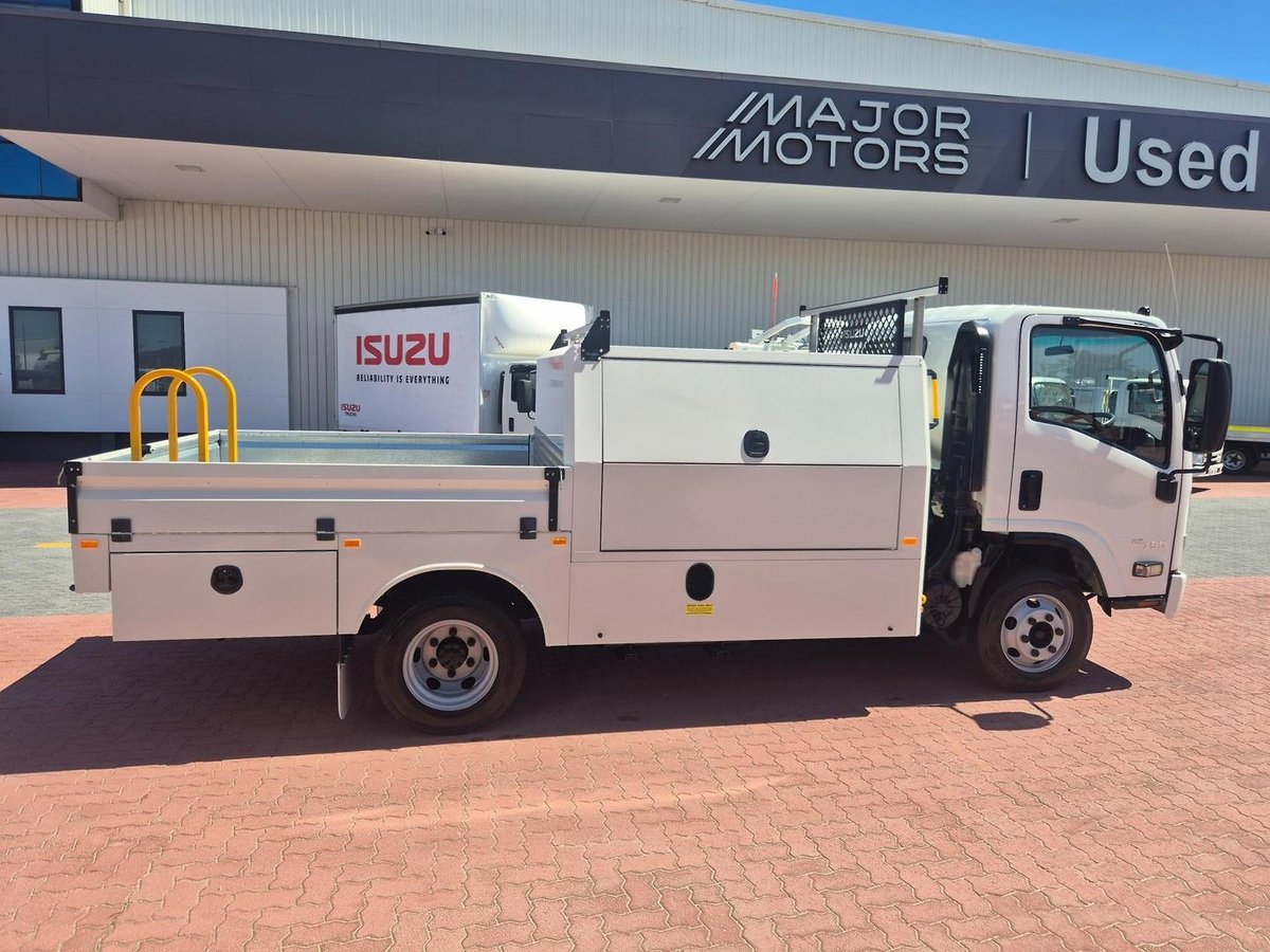 2014 Isuzu Npr 65/45-190 3 Ton Service Body image 10