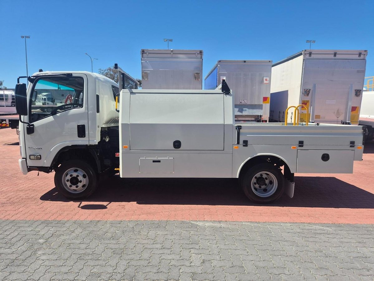 2014 Isuzu Npr 65/45-190 3 Ton Service Body image 3
