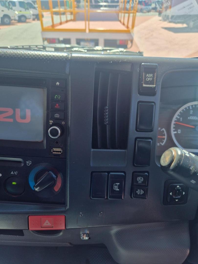 2014 Isuzu Npr 65/45-190 3 Ton Service Body image 22