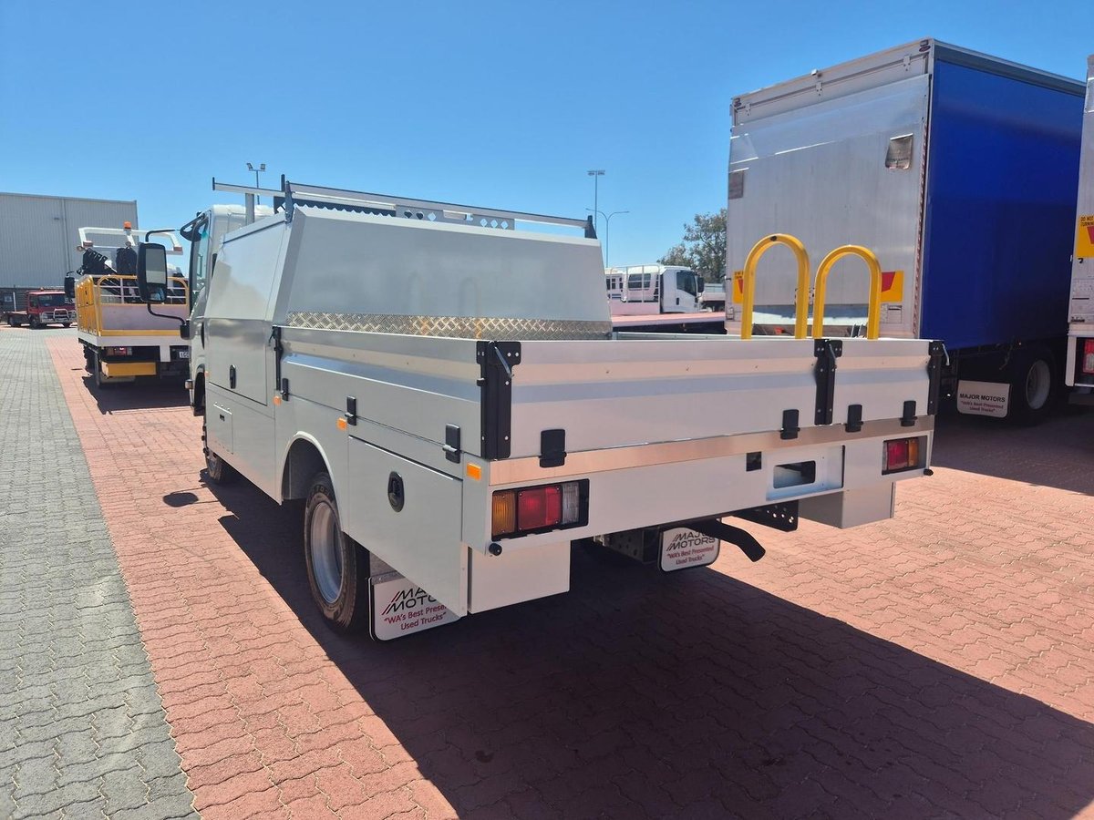 2014 Isuzu Npr 65/45-190 3 Ton Service Body image 19