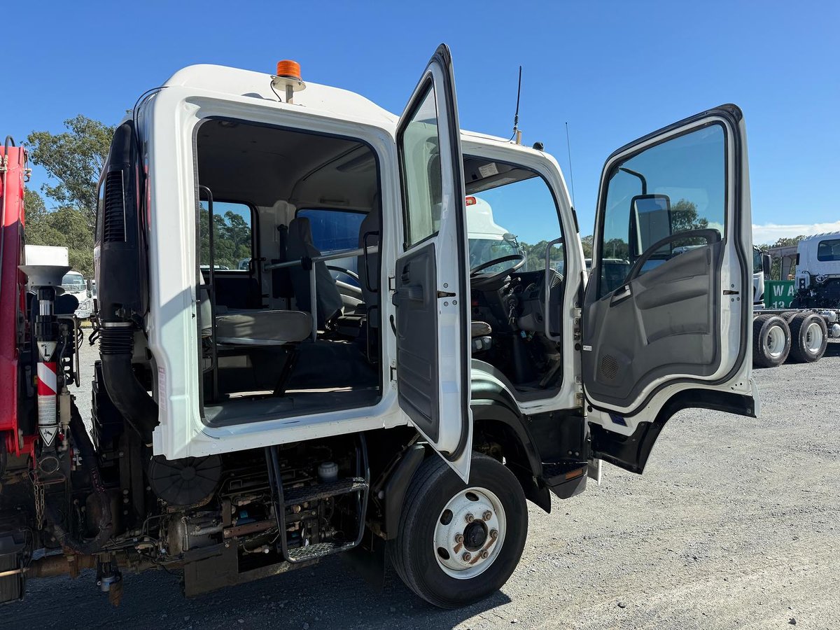 2017 Isuzu F Series FRR110-260 image 18