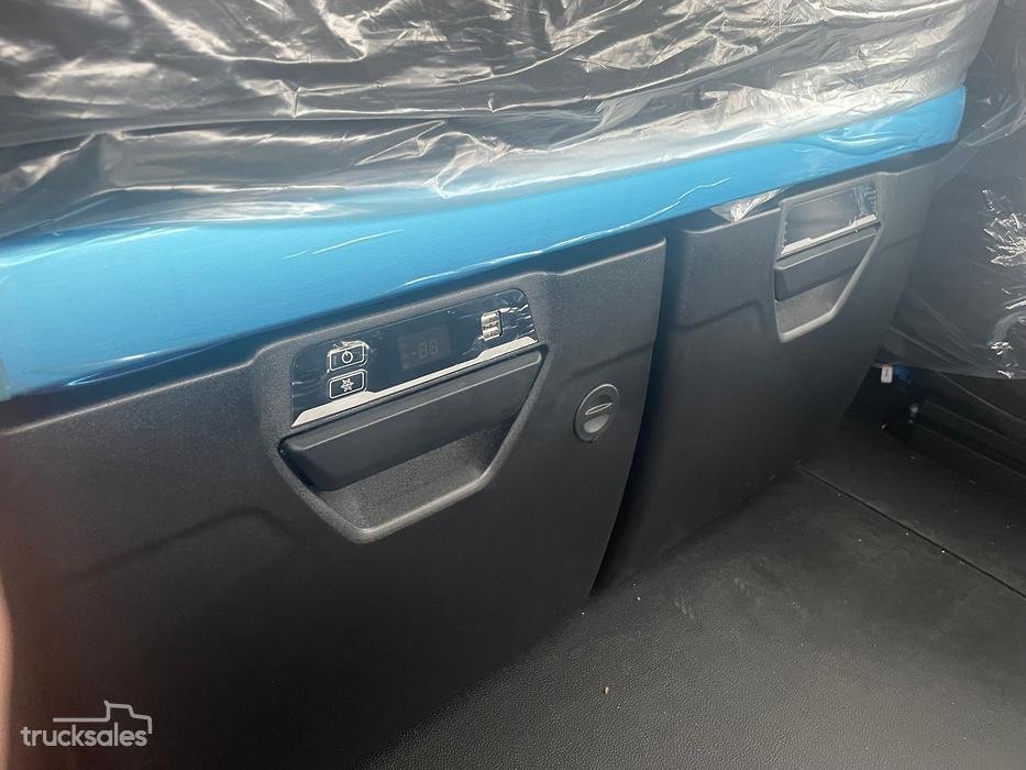 2024 Iveco S-Way AS700 image 11