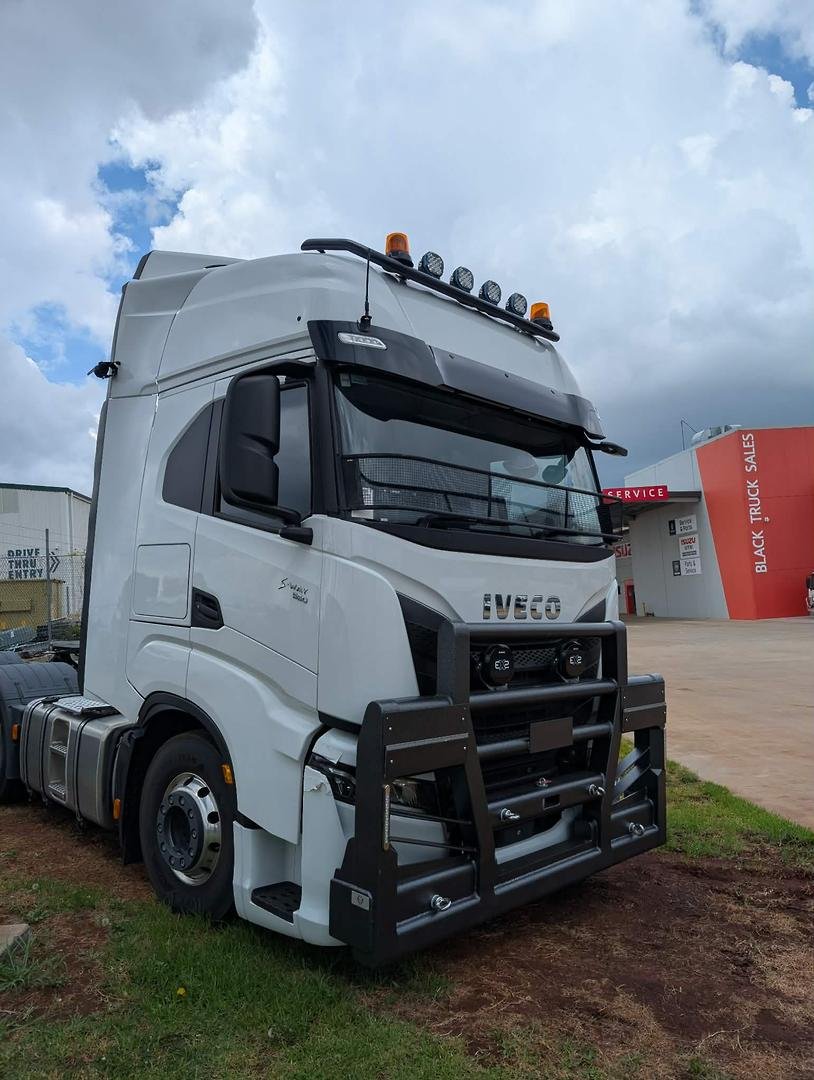 2024 Iveco S-Way AS700 image 3
