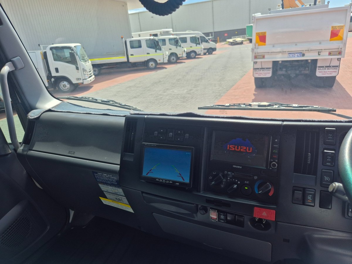 2022 Isuzu Trucks Nps 75/45-155 4x4 Crew Tray image 16