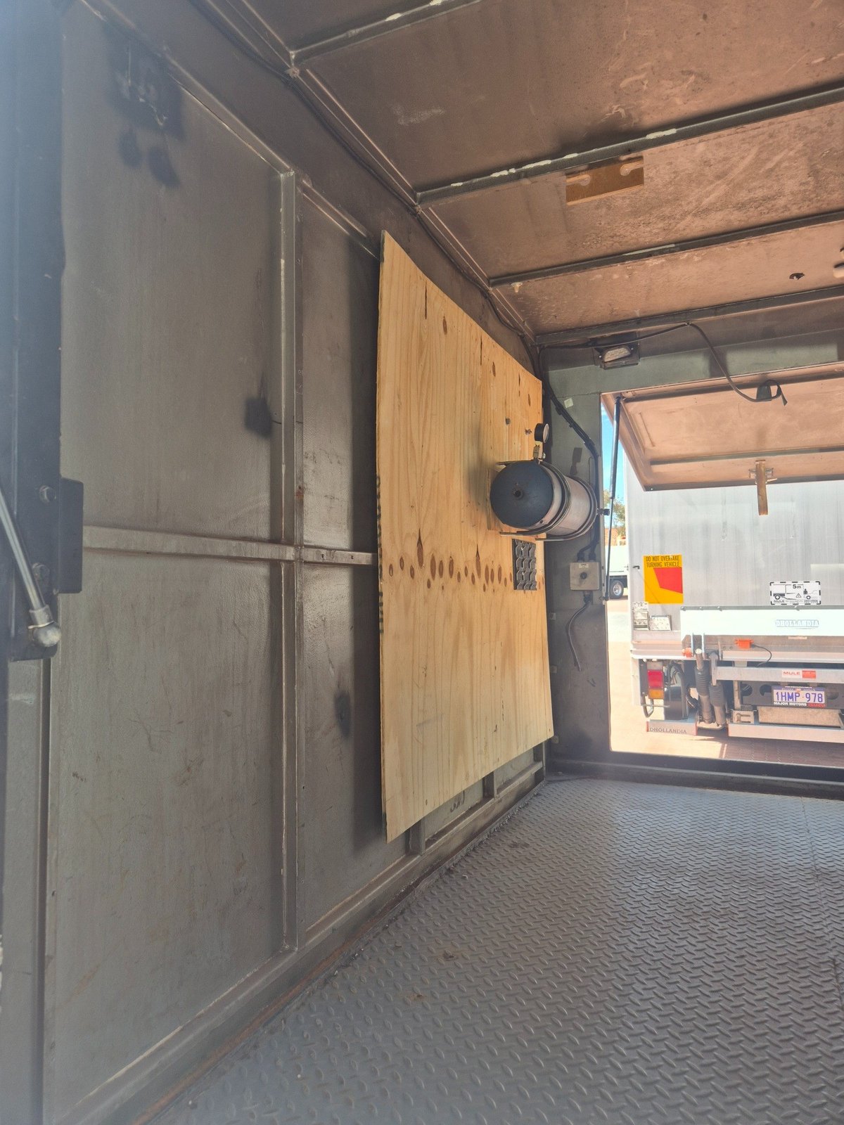 2022 Isuzu Trucks Nps 75/45-155 4x4 Crew Tray image 27
