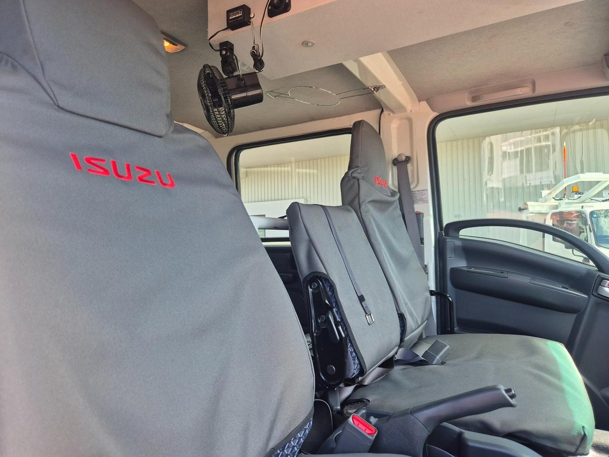 2022 Isuzu Nps 75/45-155 4X4 Crew Tray image 19