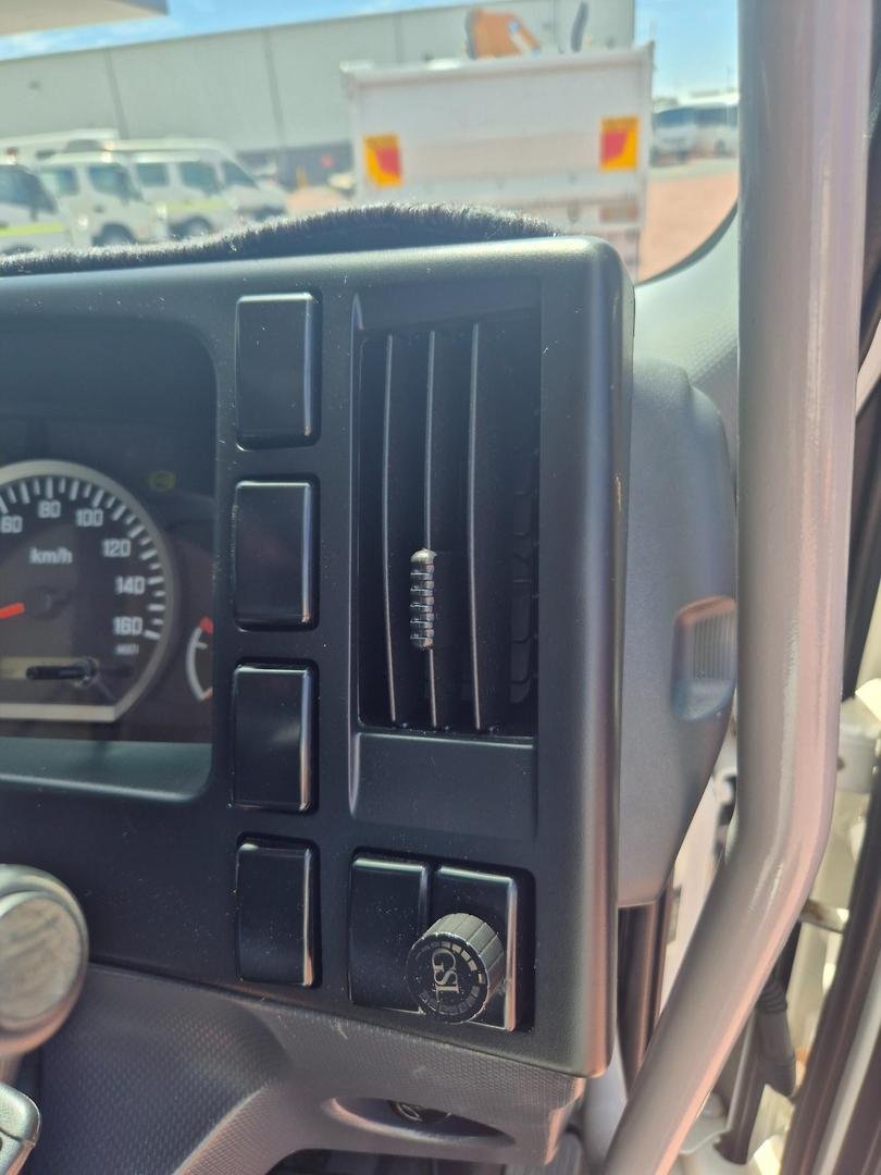 2022 Isuzu Nps 75/45-155 4X4 Crew Tray image 28