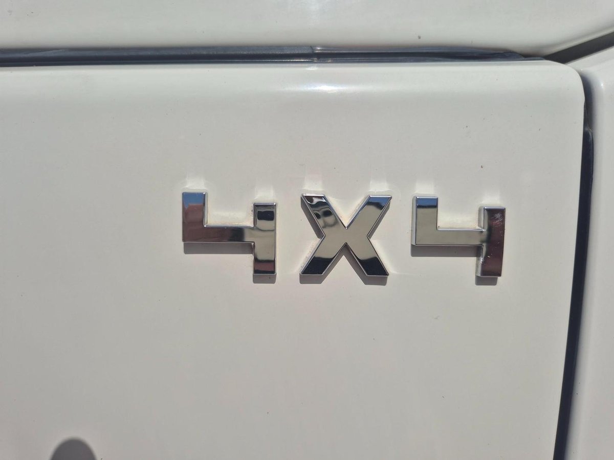 2022 Isuzu Nps 75/45-155 4X4 Crew Tray image 2