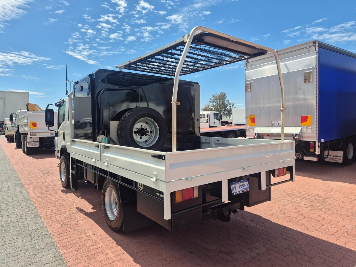 2022 Isuzu Nps 75/45-155 4X4 Crew Tray image 24