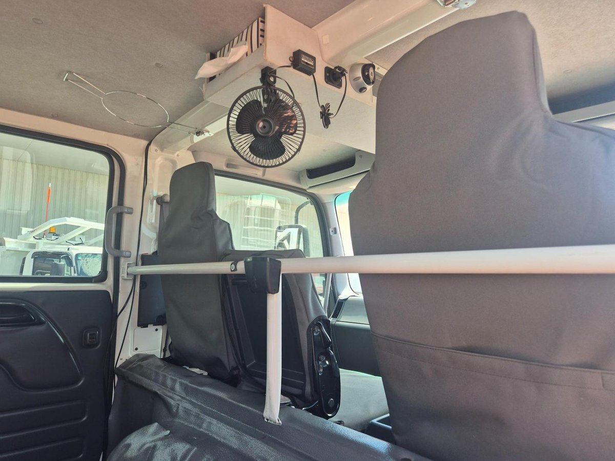 2022 Isuzu Nps 75/45-155 4X4 Crew Tray image 17