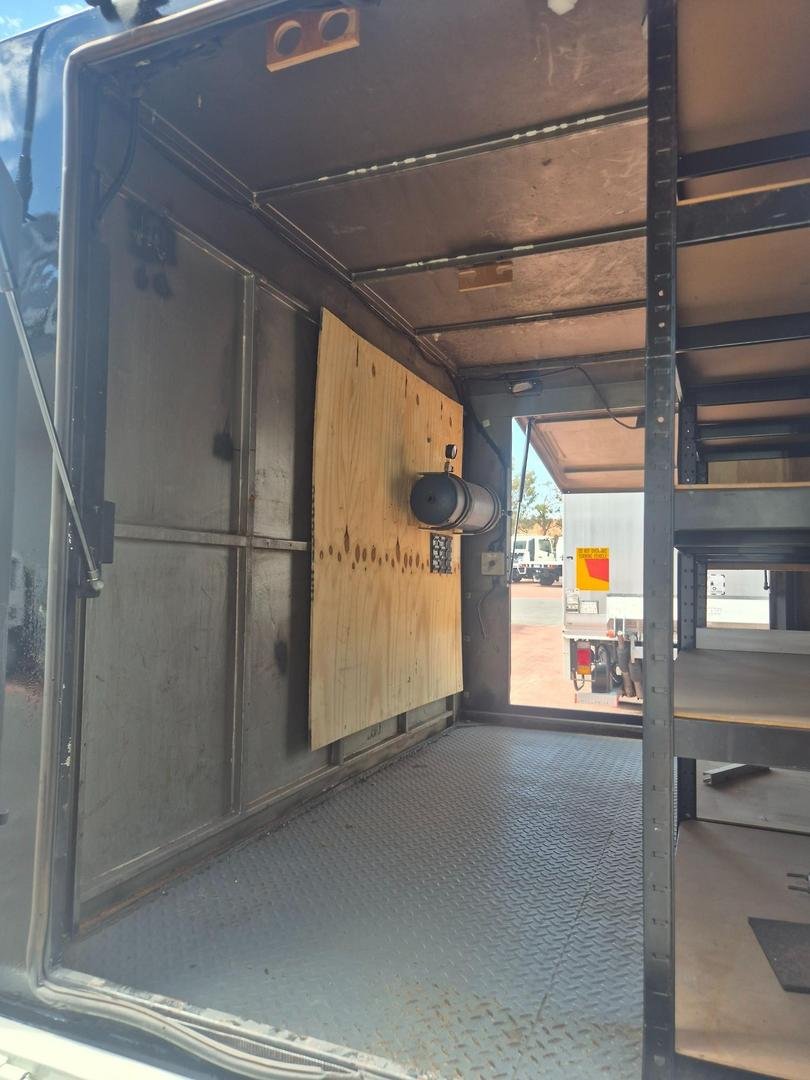 2022 Isuzu Nps 75/45-155 4X4 Crew Tray image 10