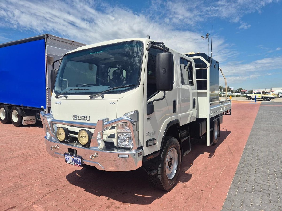 2022 Isuzu Nps 75/45-155 4X4 Crew Tray image 3
