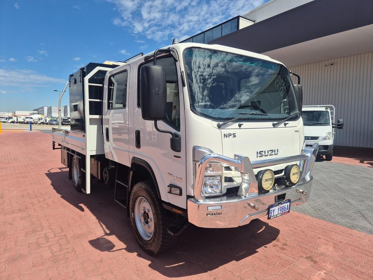 2022 Isuzu Nps 75/45-155 4X4 Crew Tray image 6