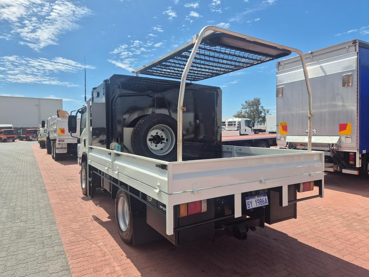 2022 Isuzu Nps 75/45-155 4X4 Crew Tray image 31