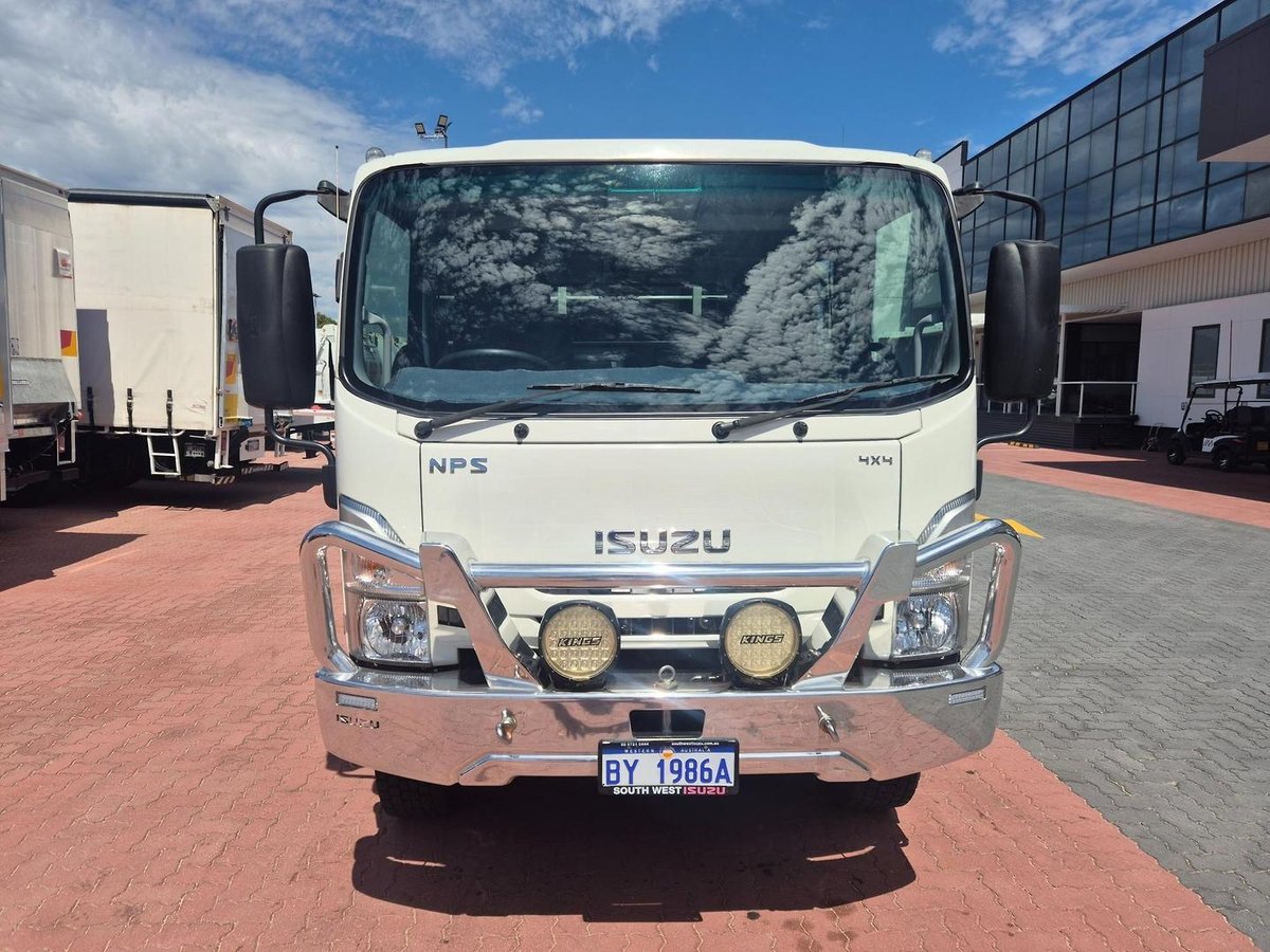 2022 Isuzu Nps 75/45-155 4X4 Crew Tray image 29