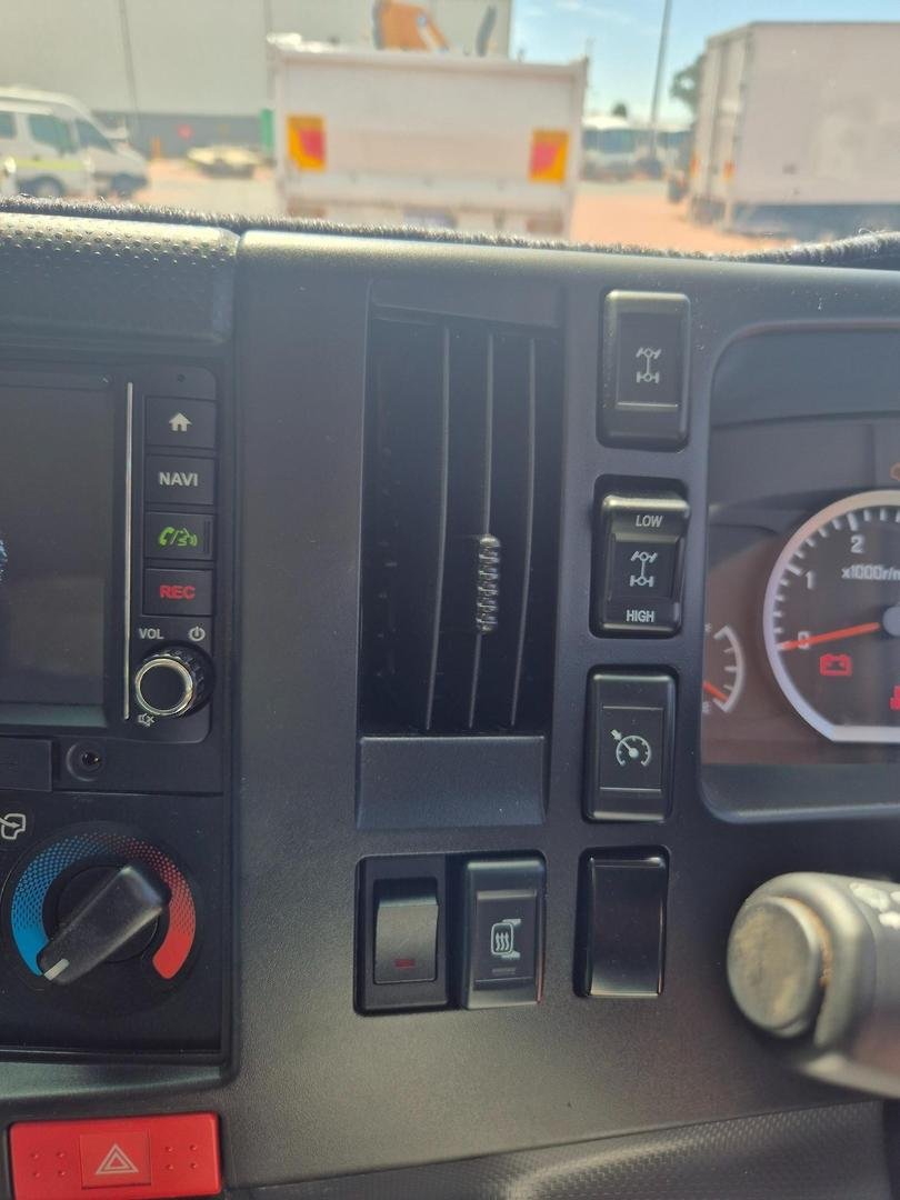 2022 Isuzu Nps 75/45-155 4X4 Crew Tray image 23
