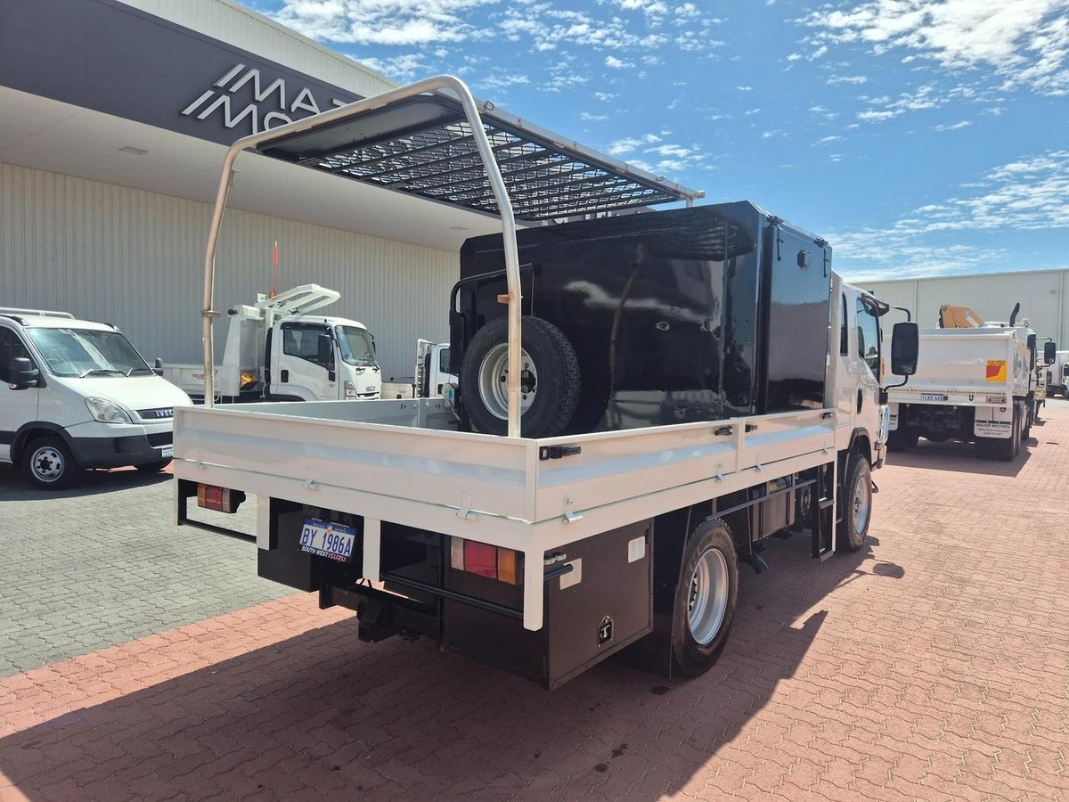 2022 Isuzu Nps 75/45-155 4X4 Crew Tray image 14