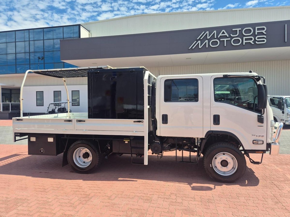 2022 Isuzu Nps 75/45-155 4X4 Crew Tray image 5