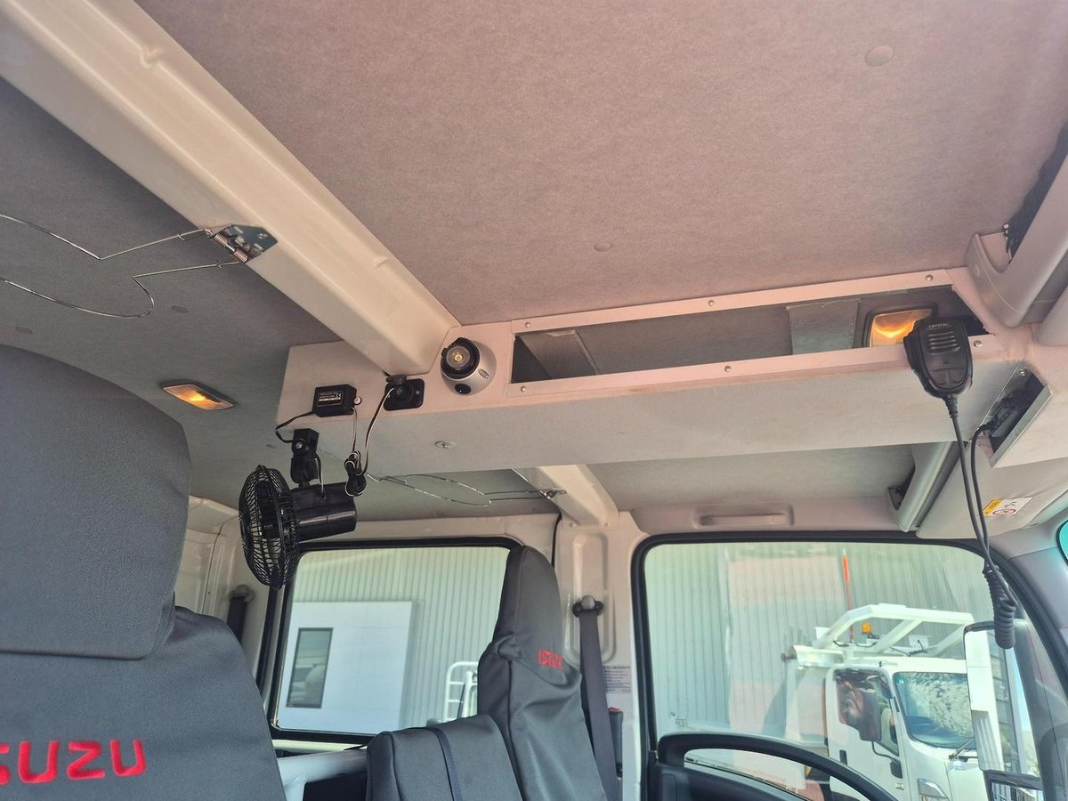 2022 Isuzu Nps 75/45-155 4X4 Crew Tray image 21