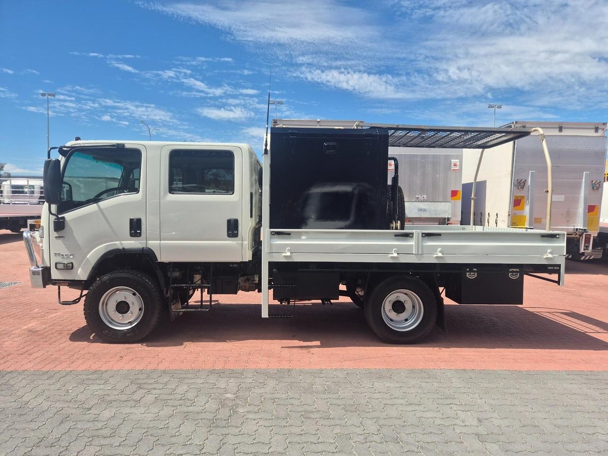2022 Isuzu Nps 75/45-155 4X4 Crew Tray image 13