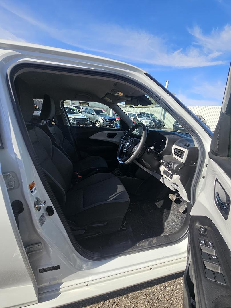 2024 Suzuki Swift Hybrid Plus UZ image 8