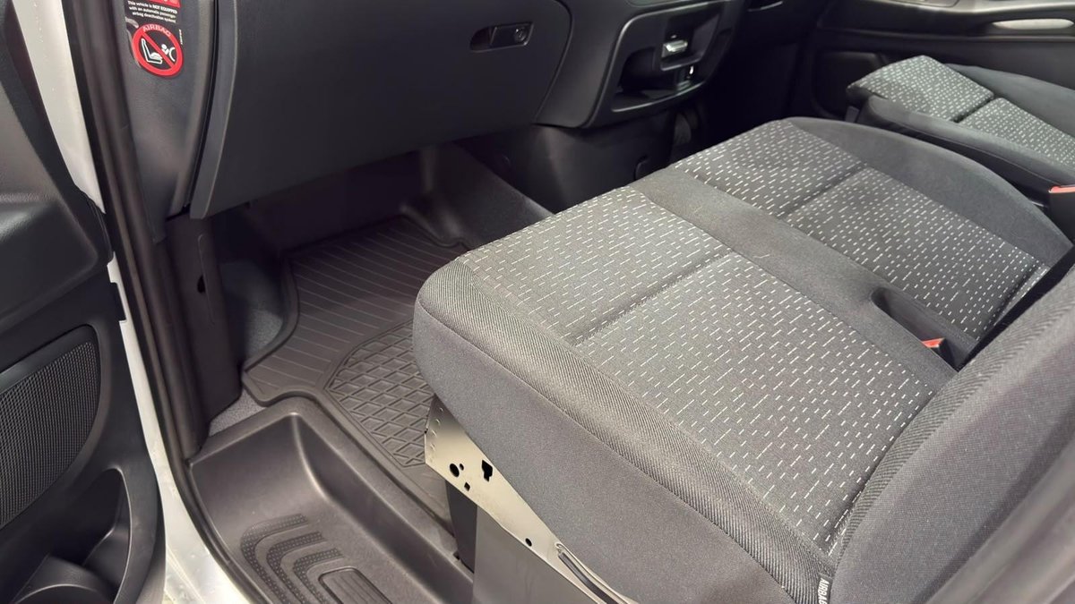 2014 Toyota Hiace image 19